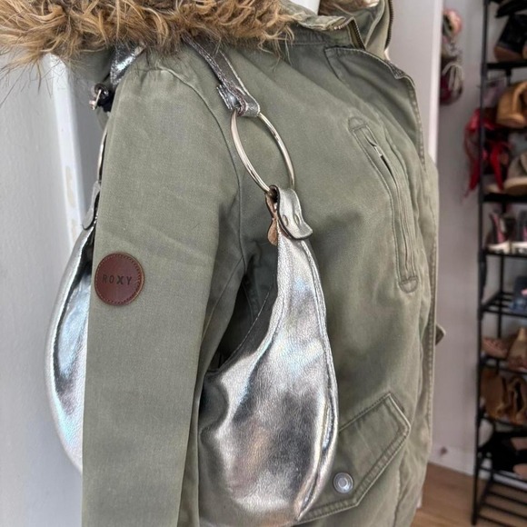 Roxy Y2K Bomber Jacket: Olive Green Faux Fur Hood, Indie Utility (Size S) - Picture 8 of 8